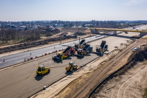 Paving work on A1 motorway between Tuszyn and Piotrków Trybunalski